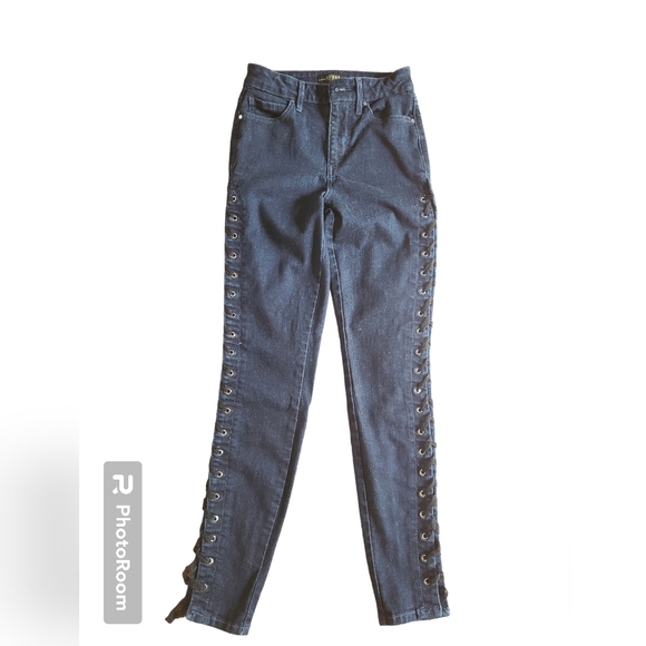 GUESS Jean's! Size 25 - Picture 2 of 4